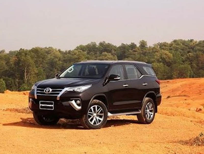 Thuê xe Toyota Fortuner 7-8 chỗ